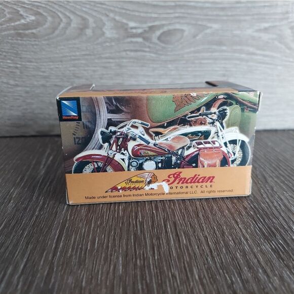 1939 1/32 Scale Indian Four Motorcycle Model NewRay - Picture 3 of 4